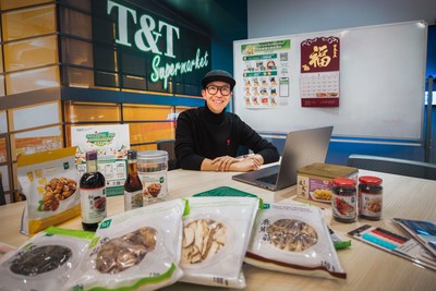 Justin Wu working at T&T Toronto office (CNW Group/T&T Supermarkets)