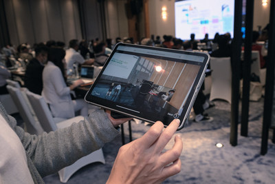 Visitors can easily enter AECOM's virtual showroom with their own devices.