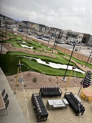 A 12-hole mini-golf course, a full-service restaurant and bar, an outdoor patio and more await Players.