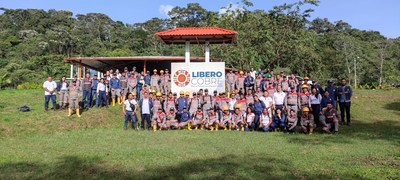 Photo 2 - Libero Team at the Mocoa Core Shack (CNW Group/Libero Copper & Gold Corporation.)