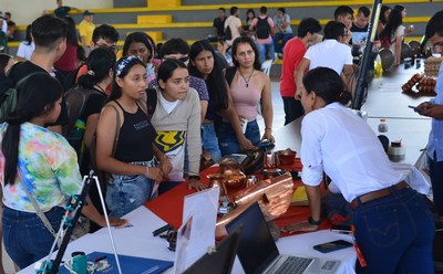 Photo 6 – Libero’s participation in Putumayo Technology Institute’s “Entrepreneurship Expo” (CNW Group/Libero Copper & Gold Corporation.)