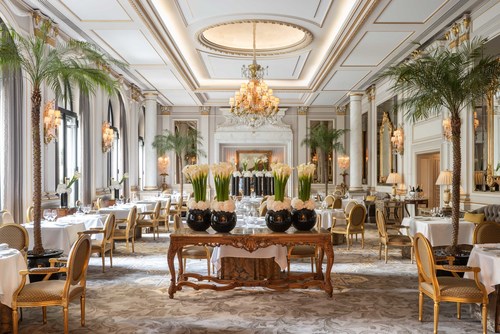 Le Cinq restaurant dining room