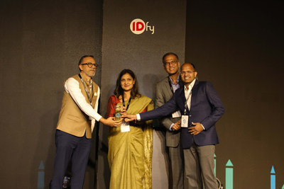 IDfy executives Paritosh Desai (Chief Product Officer) and Balram Padhi (Vice-President - Finance) receiving the Deloitte Technology Fast50 award in Bangalore