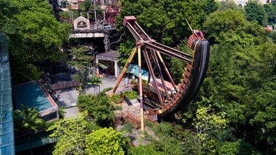 Enjoy the adventure in Sunway Lagoon Theme Park. Booking via tiket.com.