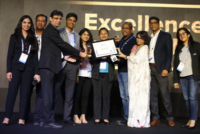 UKG Team receiving the Excellence award for Diversity and Inclusion at the 2022 Annual Conference & Expo of SHRM India in New Delhi