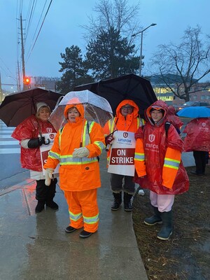 Solidarity for Striking Durham College Foodservice workers at Unifor Ontario Regional Council