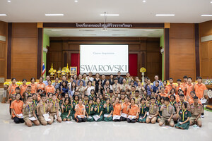 Les employés du groupe Swarovski se portent volontaires auprès de l'association Teach for Thailand, partenaire de la Fondation Swarovski, en faveur d'une éducation équitable des jeunes