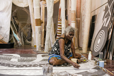 Naminapu Maymuru-White working at the Buku-Larrŋay Mulka Centre, Yirrkala, 2021. Photo by Leicolhn McKellar