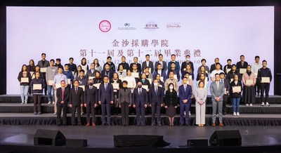 Local SME suppliers from the 11th and 12 intakes of the Sands Procurement Academy attend their graduation ceremony Dec. 2 at The Londoner Macao. The academy helps local SMEs gain experience and capacity for working with large-scale international corporations like Sands China by sharing business knowledge and skills to promote the development of their businesses.