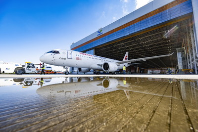 China Eastern Airlines recibe los primeros aviones C919 del mundo (PRNewsfoto/China Eastern Airlines)