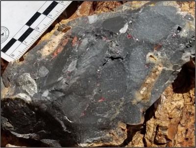 Photos 1: Tertiary-age, silicified limestone conglomerate breccia with arsenopyrite, pyrite, realgar and orpiment mineralization located on the Centauro Gold Project. (CNW Group/Southern Empire Resources Corp.)