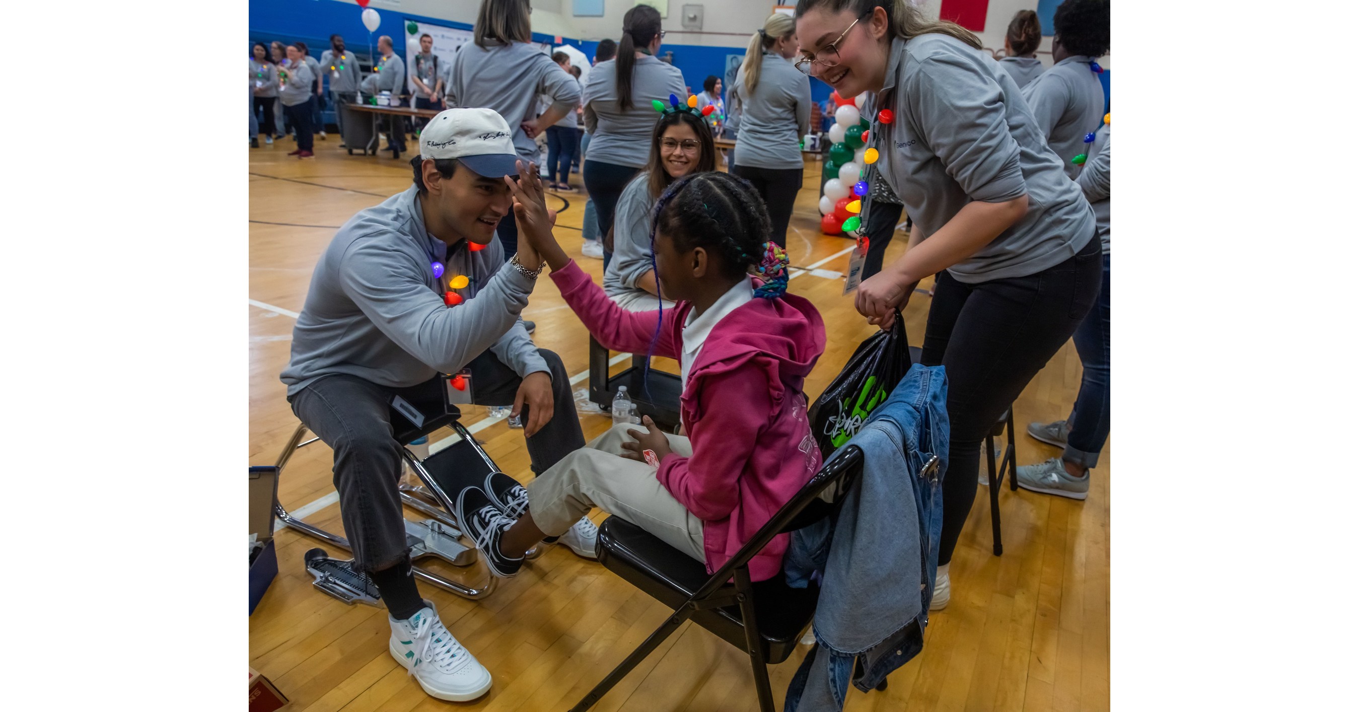 GENESCO EMPLOYEES FIT PARK AVENUE ELEMENTARY STUDENTS WITH NEW SHOES AT ANNUAL COLD FEET, WARM SHOES COMMUNITY EVENT - Vimarsana News