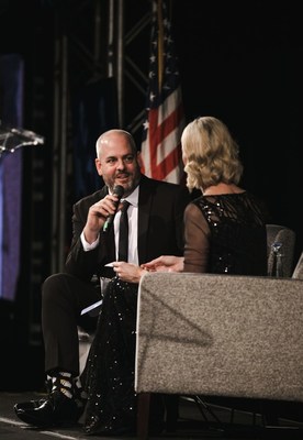FileInvite CEO James Sampson accepts the “High Growth Exporter of the Year to the USA” award at the AmCham – DHL Express Success & Innovation Awards Gala in Auckland, New Zealand. (PRNewsfoto/FileInvite)