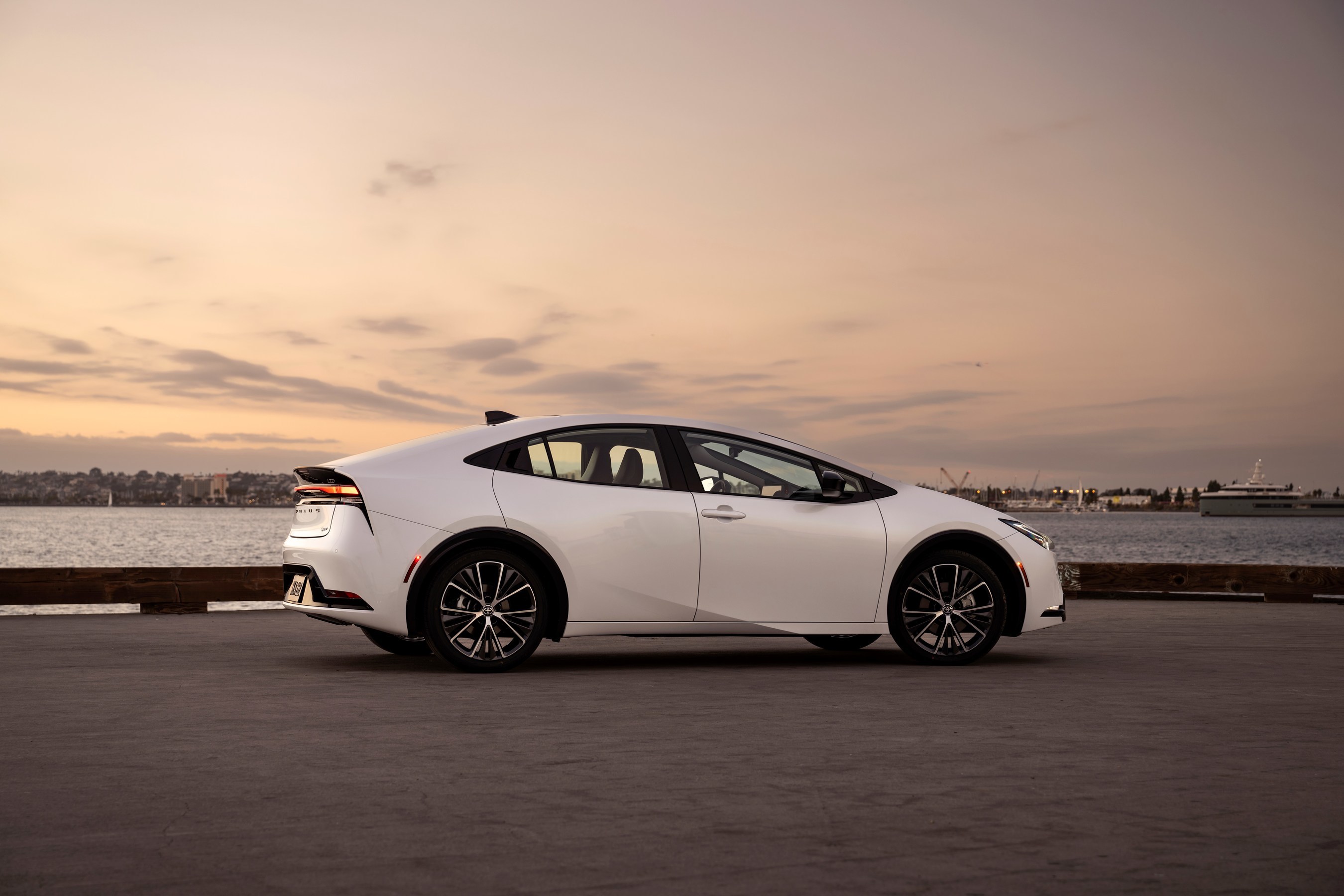 Nacido para asombrar: el nuevo Toyota Prius 2023 se espera para enero