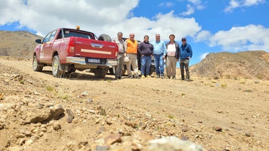 Photo 2 – Representative of the Ministry of Mines, San Juan and the Libero team visiting the Esperanza project site (CNW Group/Libero Copper & Gold Corporation.)