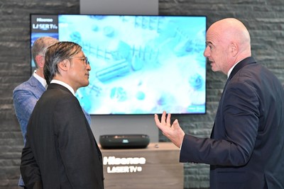 Presidente do Hisense Group, Dr. Lan Lin com o Presidente da FIFA, Gianni Infantino (PRNewsfoto/Hisense)