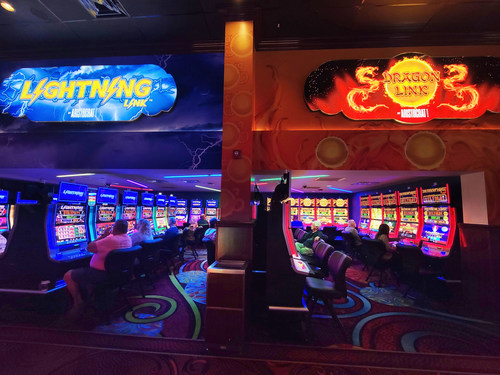 Aristocrat Gaming™ Lightning Link Lounge™ แห่งแรกของฟลอริดาเปิดให้บริการแล้วที่ Seminole Casino Hotel Immokalee  Lightning Link Lounge ใหม่เป็นแห่งแรกที่เปิดให้บริการในฟลอริดาโดยเฉพาะสำหรับ Dragon Link™ และ Lightning Link™ พร้อมเกม 50 เกมให้ผู้เล่นเลือก  เลานจ์เป็นการสานต่อความสัมพันธ์อันยาวนานและประสบความสำเร็จระหว่าง Seminole Gaming และ Aristocrat Gaming