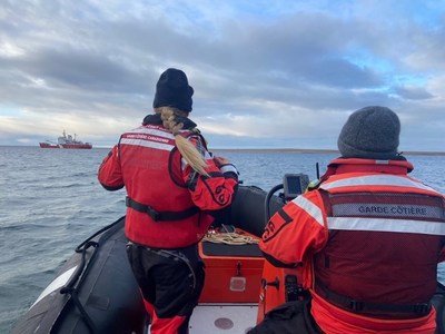 Canadian Coast Guard crews carrying out a search and rescue exercise near Cambridge Bay, Nunavut, on August 28, 2022. (CNW Group/Canadian Coast Guard)