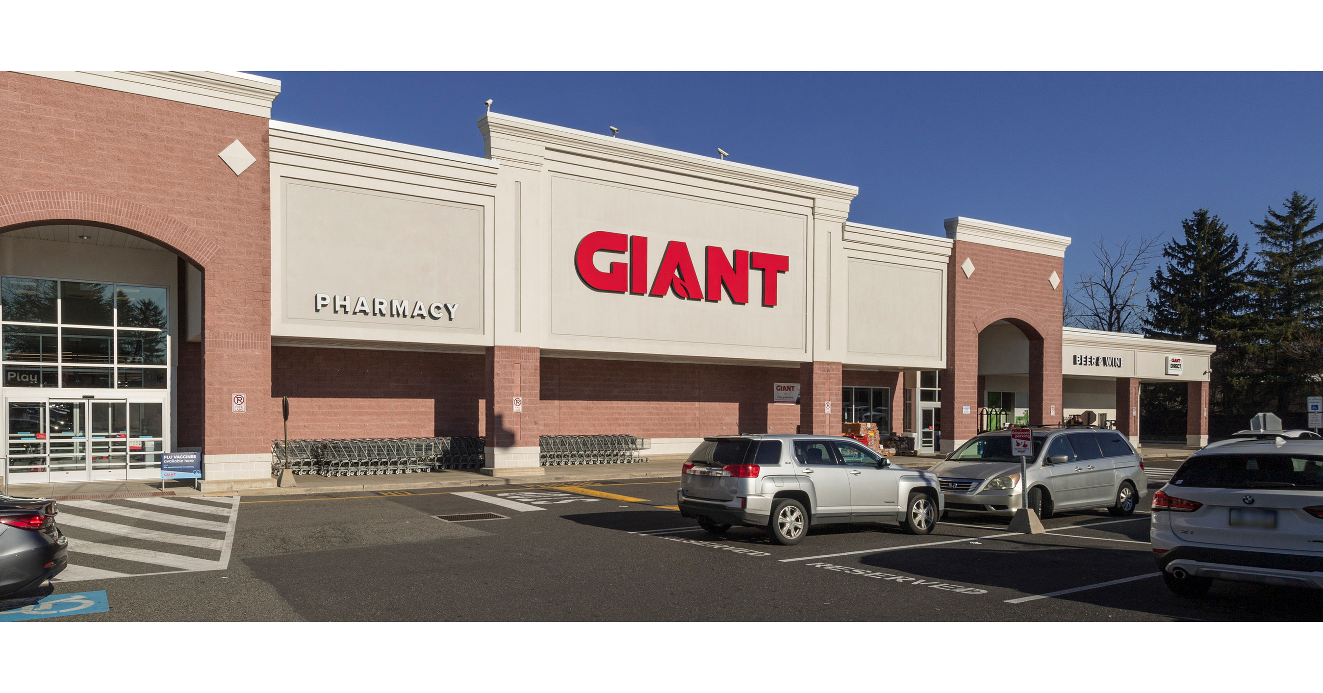 JRW Realty Helps Institutional Buyer Acquire a GIANTAnchored Center in