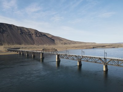 The Beverly Bridge crosses the Columbia River in Washington. The bridge opening closes a critical gap in the 285-mile Palouse to Cascades State Park Trail, creating more than 50 continuous miles of the Great American Rail-Trail® in Washington State. Photo by Mike Sorensen.