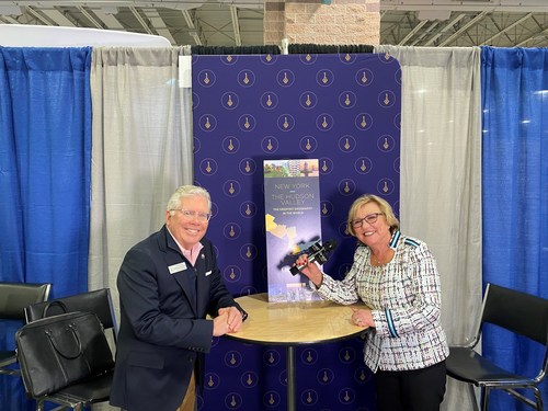 OneKey MLS Presumptive CEO Richard Haggerty discussing the popularity of www.onekeymls.com and OneKey MLS' growing membership of 50,000 Realtor subscribers with Lucy Edwards of VHT at the 2022 Triple Play Realtors Convention and Expo in Atlantic City, NJ.