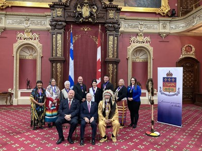 THE LIEUTENANT-GOVERNOR OF QUEBEC PRESENTS THE FIRST PEOPLES - FIRST NATIONS MEDAL (CNW Group/Cabinet du lieutenant-gouverneur)