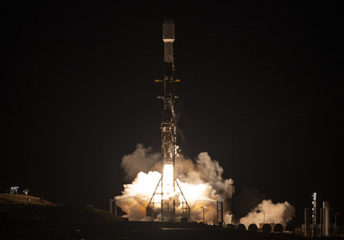 A SpaceX Falcon 9 rocket launches with the Surface Water and Ocean Topography (SWOT) spacecraft onboard, Friday, Dec. 16, 2022, from Space Launch Complex 4E at Vandenberg Space Force Base in California. Jointly developed by NASA and Centre National D'Etudes Spatiales (CNES), with contributions from the Canadian Space Agency (CSA) and United Kingdom Space Agency, SWOT is the first satellite mission that will observe nearly all water on Earth’s surface, measuring the height of water in the planet’s lakes, rivers, reservoirs, and the ocean. Credits: NASA/Keegan Barber