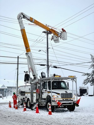 Crews responding to outages caused by winter storm (CNW Group/Hydro Ottawa)