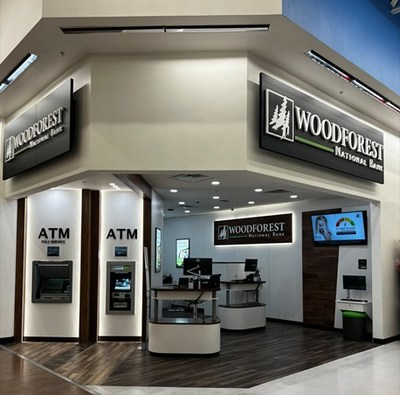 Woodforest National Bank最近在德克萨斯州休斯顿开设了一家新的零售分行，位于沃尔玛内，地理位置便利，地址为10750 Westview Dr.，提供全方位的银行服务和两台自动取款机。