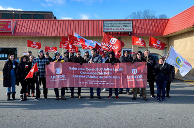 Les syndicats du Nouveau-Brunswick manifesteront contre le projet de loi 23  l'extrieur des bureaux de dputs provinciaux (Groupe CNW/Le Syndicat Unifor)