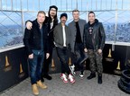 L'Empire State Building, en partenariat avec iHeartMedia, annonce un spectacle spécial son et lumière annuel des fêtes et une cérémonie d'illumination des Backstreet Boys