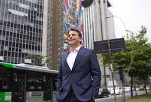 Premiado escritório de advocacia, reconhecido pela Harvard Law School, e pioneiro na utilização de inteligência artificial na gestão inovadora de seus processos, comemora 25 anos