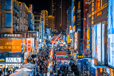 Night view of a commercial pedestrian street, Taidong Third Road, Qingdao (PRNewsfoto/Stadt Qingdao)