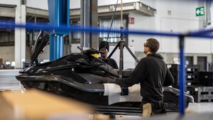 TAIGA COMMENCE SES LIVRAISONS DE MOTOMARINES ÉLECTRIQUES ORCA CARBON EN FLORIDE