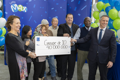 Jean-Franois Bergeron, prsident et chef de la direction de Loto-Qubec, et Isabelle Jean, vice-prsidente excutive aux loteries, accompagnent les gagnants de 40M$. (Groupe CNW/Loto-Qubec)