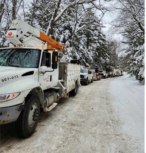 With more than 430,000 customers restored since the start of the winter storm, Hydro One crews continue to make progress as roads reopen