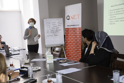QNET, Türkiye'deki Fingreen programı aracılığıyla kadınların finansal okuryazarlığını destekliyor