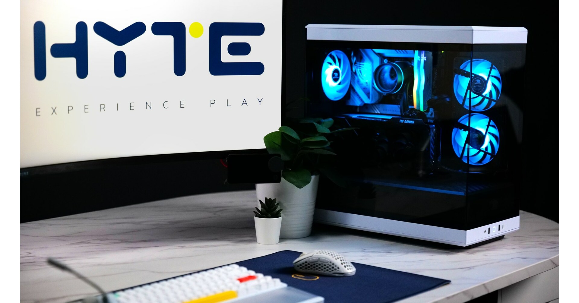 HYTE Y70 Touch, A Big Screen Case - PC Perspective