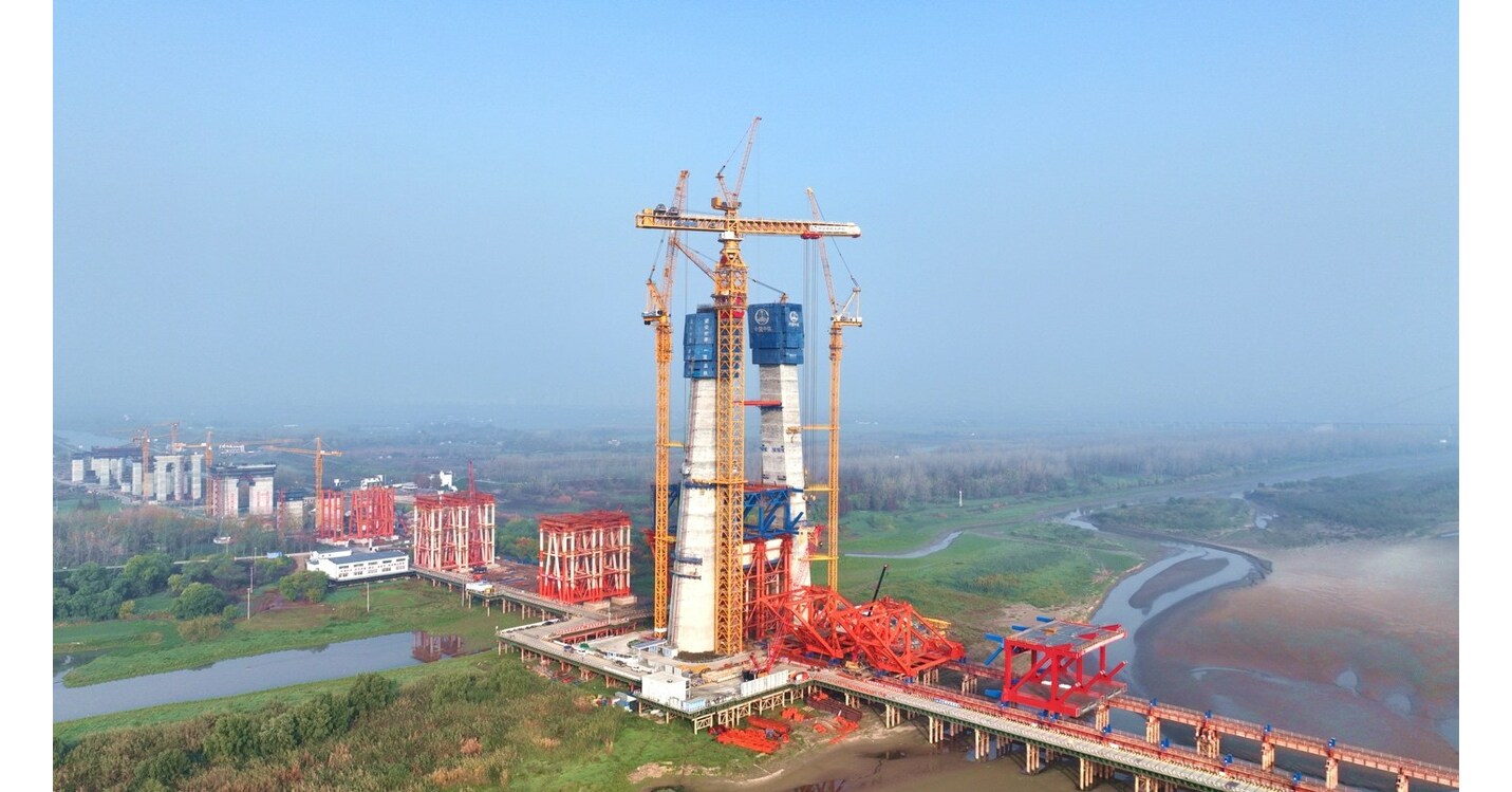 XCMG Machinery Sends off Second Unit of XGT15000600S, World's Largest