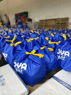 Goya President Bob Unanue donates 30,000 pounds of food to support Buffalo blizzard recovery efforts (PRNewsfoto/Goya Foods)