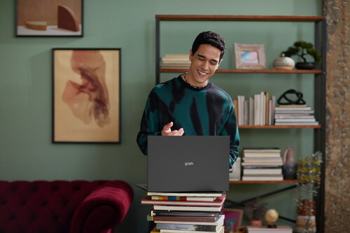 The expanded portfolio of LG’s ultra-lightweight gram laptops unveiled at CES 2023 feature brand-new OLED models, and are designed to meet the diverse needs of today’s consumers. (CNW Group/LG Electronics Canada)