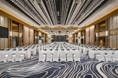 Grand Ballroom - The luxury and magnificent space is here to serve, with an expansive foyer drenched in natural light and a pillar-free presentation area able to fit up to 1200 people.