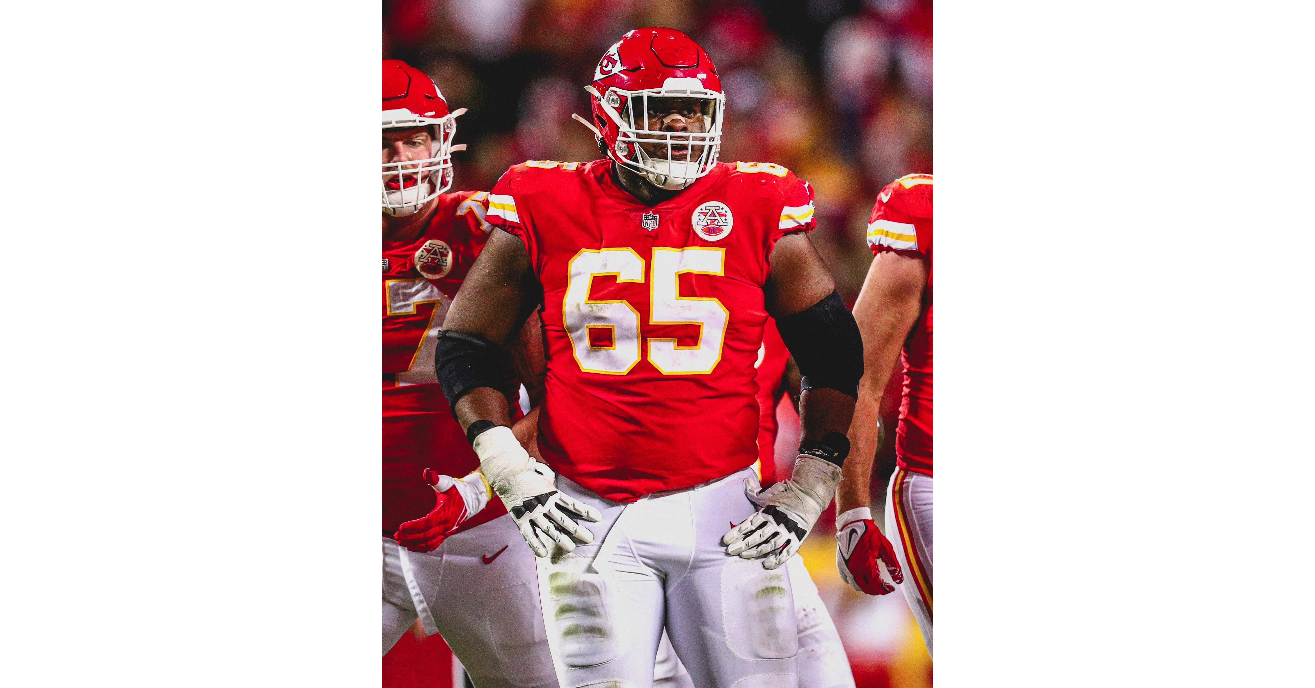 KC Chiefs O-lineman Trey Smith pushing through ankle injury