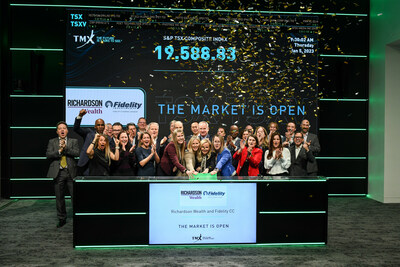 Fidelity Clearing Canada (FCC) and Richardson Wealth Limited (RWL) open the TSX in celebration of RW’s successful transition to FCC’s leading advisor technology platform, uniFide®. (CNW Group/Richardson Wealth)