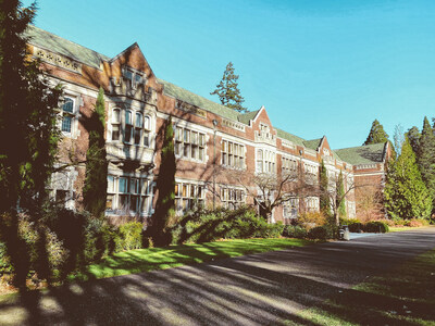 Reed College is in the Woodstock neighborhood of Portland, Oregon.