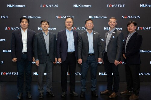 From left to right: Sung-guk Kim Director of Sale Center, HL Klemove, Hyung-jin Kang CTO, HL Klemove, Pal-joo Yoon CEO, HL Klemove, Jeffrey Chou CEO, SONATUS, John Heinlein CMO, SONATUS, Chris Yang Korea Country Manager, SONATUS
