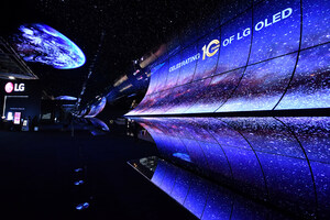 LG OLED DISPLAYS MESMERIZE CES SPECTATORS