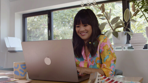 Joy Cho launches first ever online course, Pitch Please: Attract Brands & Boost Your Creative Business available now on Skillshare.