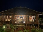 经典古色古香的木屋和热带花园组成了金边郊外新开业的主厨纳克烹饪中心