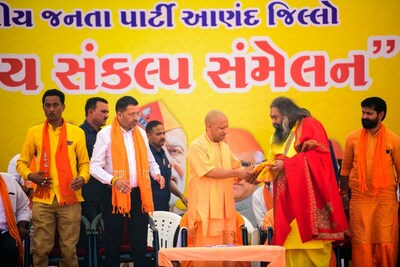 One of India's leading Gurus of modern Hinduism, Jagadguru Shree Vallabhacharyaji, also known as Vicki Bava, (Guru Bava) and Chief Minister Yogi Adiyanath attend rally.